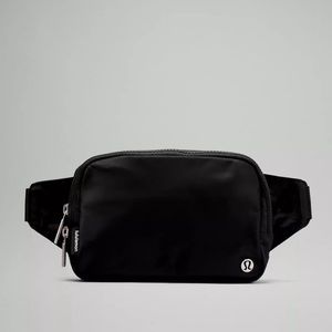 Lululemon Everywhere belt bag Large